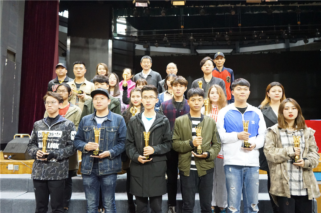 武汉纺织大学在阳光校区大学生活动中心举行第四届太极拳比赛