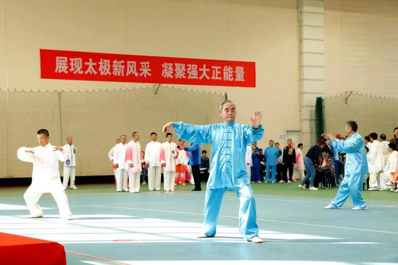 河南省首届离退休老干部太极拳比赛在郑州省老干部活动中心开赛